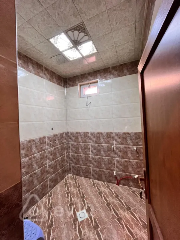 Satılır 4 otaqlı köhnə tikili 150 m²