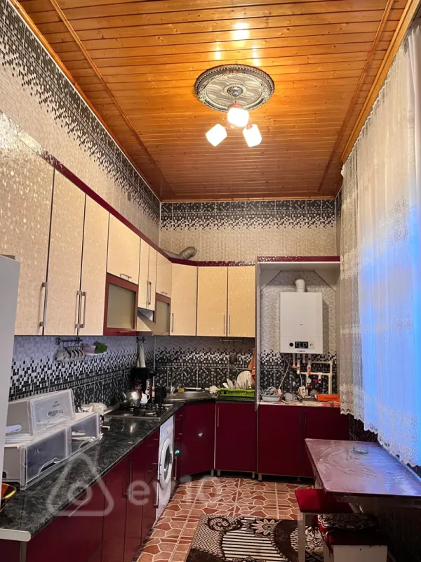 Satılır 4 otaqlı köhnə tikili 150 m²