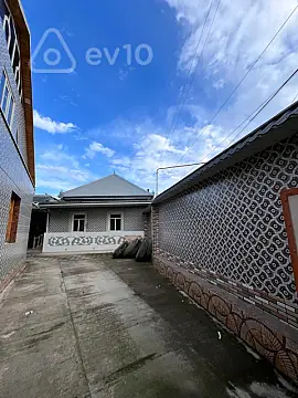 Satılır 4 otaqlı köhnə tikili 150 m²