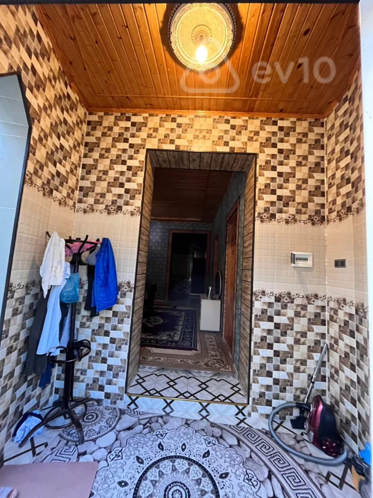 Satılır 4 otaqlı köhnə tikili 150 m²