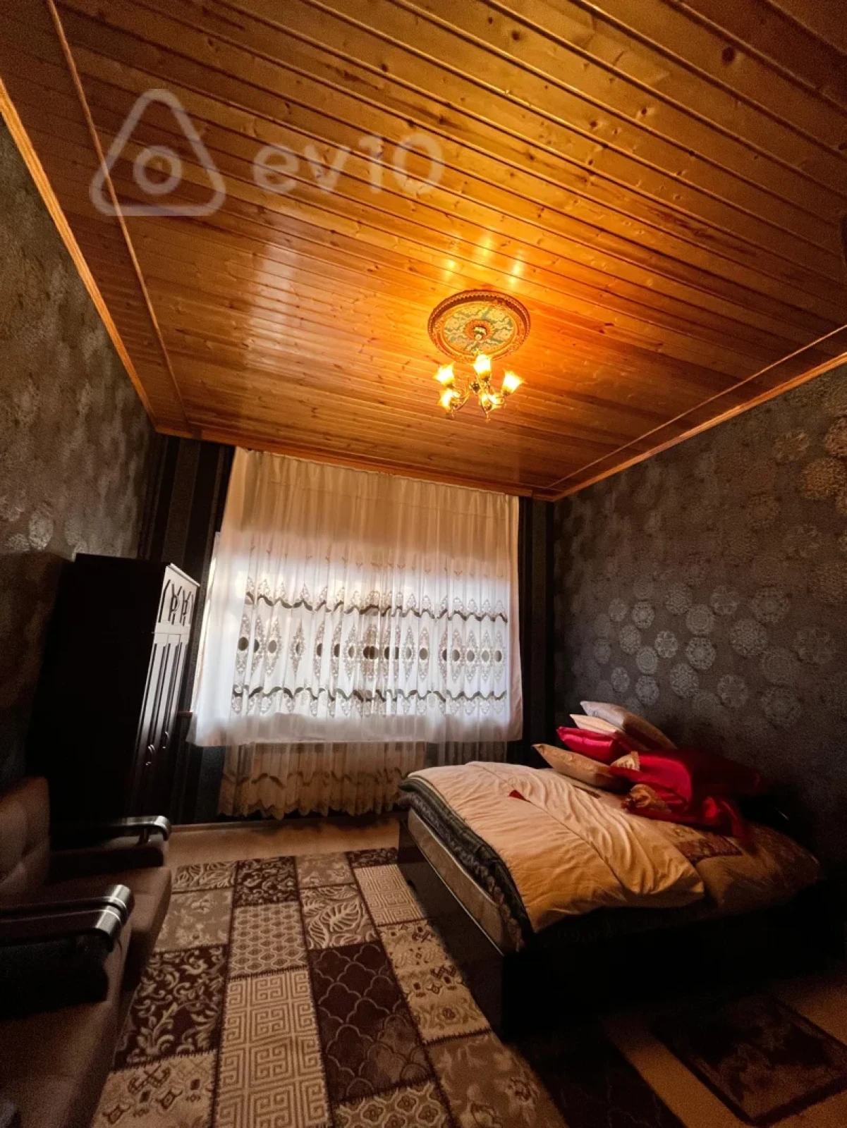 Satılır 4 otaqlı köhnə tikili 150 m²