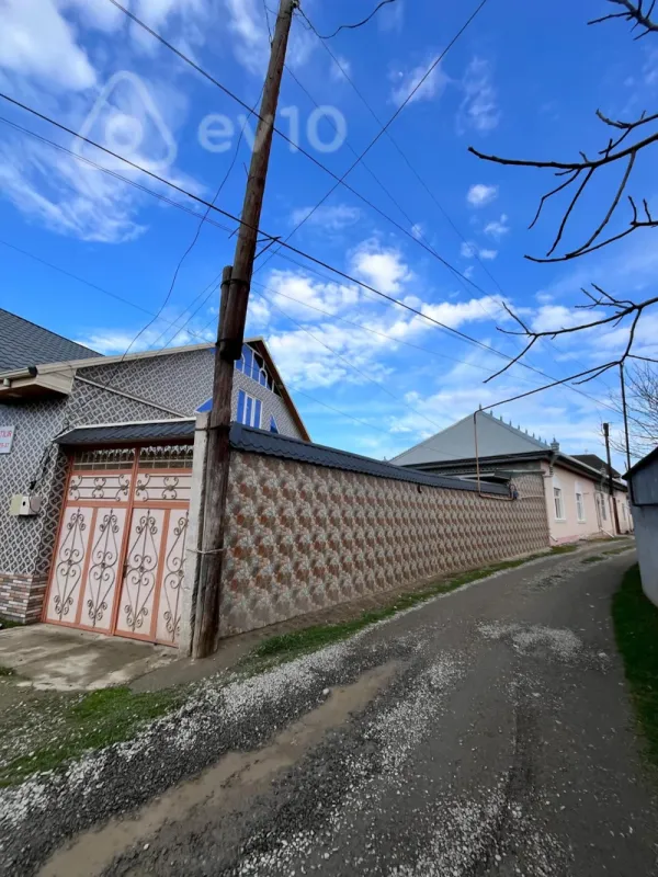 Satılır 4 otaqlı köhnə tikili 150 m²