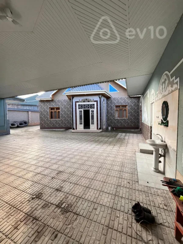 Satılır 4 otaqlı köhnə tikili 150 m²