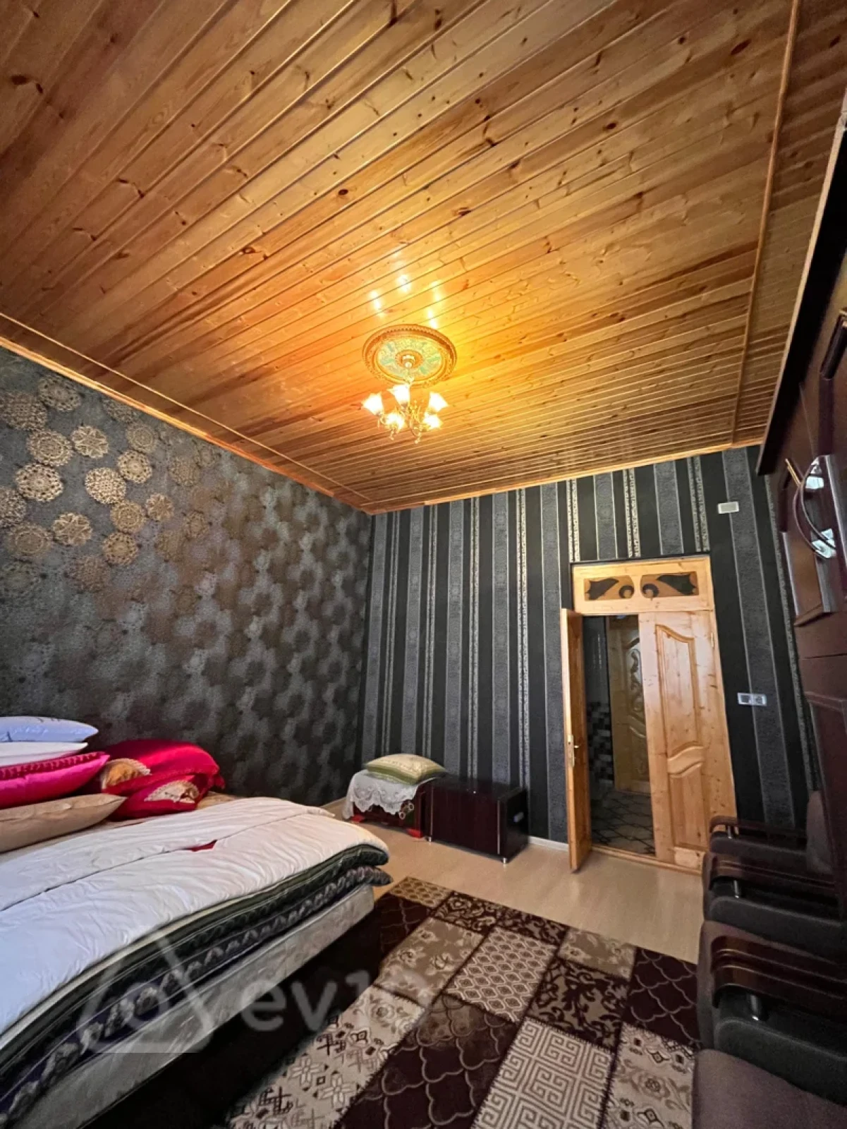 Satılır 4 otaqlı köhnə tikili 150 m²