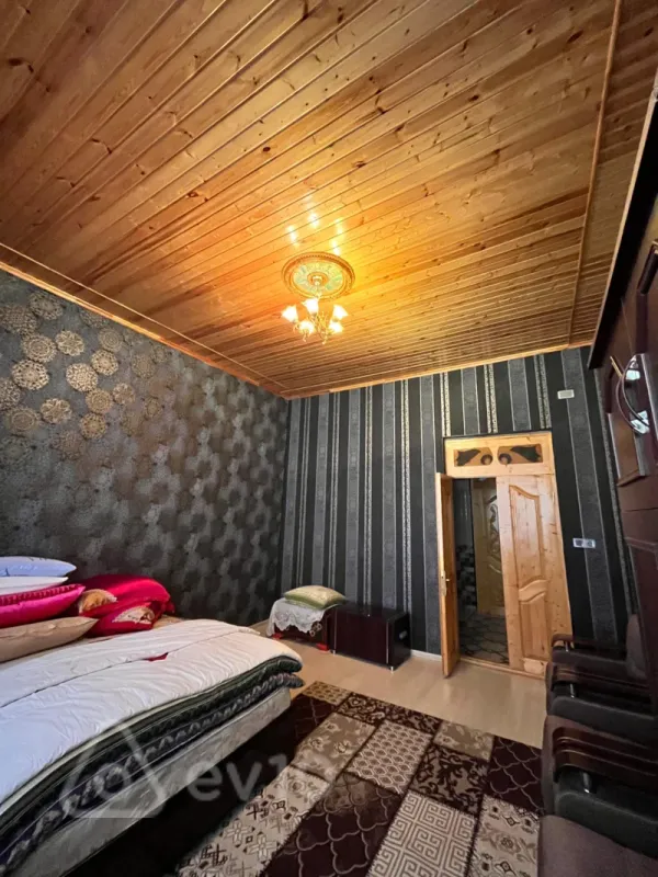 Satılır 4 otaqlı köhnə tikili 150 m²