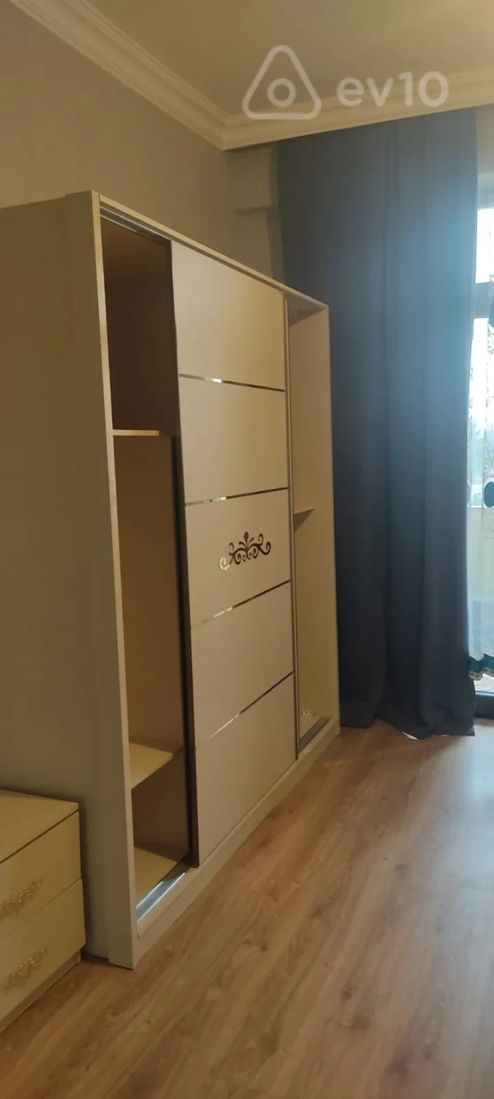 Kirayə verilir 3 otaqlı yeni tikili 170 m²