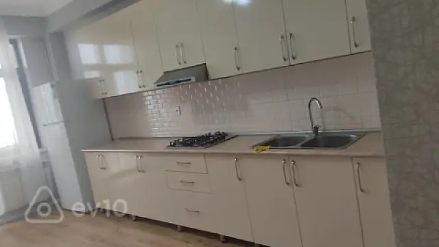 Kirayə verilir 3 otaqlı yeni tikili 170 m²