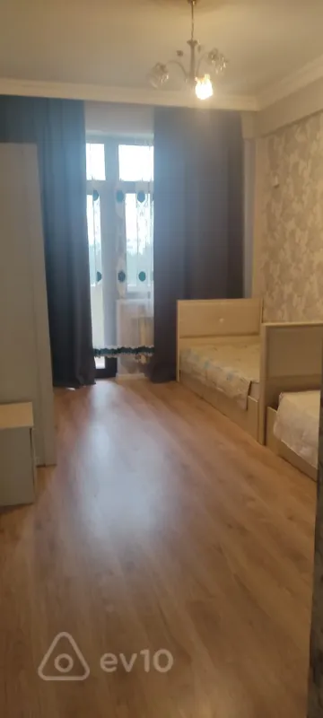 Kirayə verilir 3 otaqlı yeni tikili 170 m²