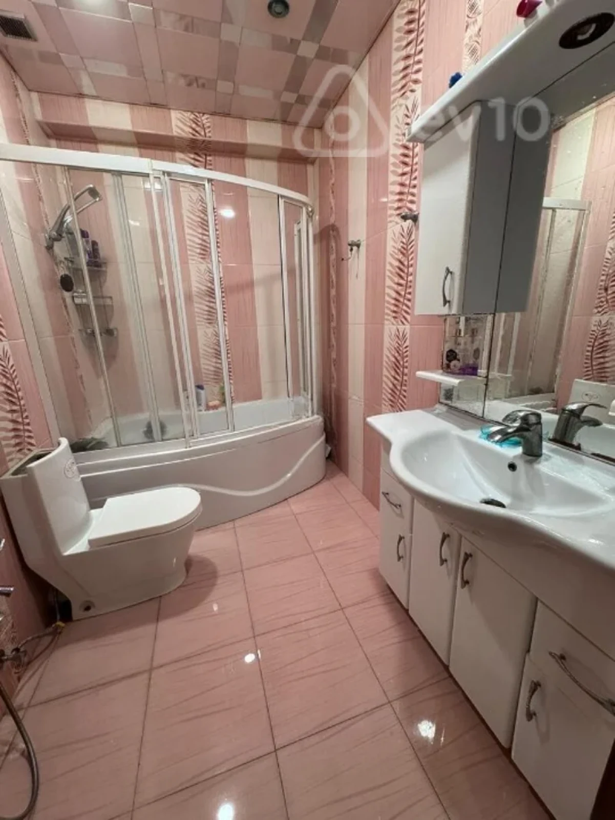 Kirayə verilir 3 otaqlı yeni tikili 140 m²