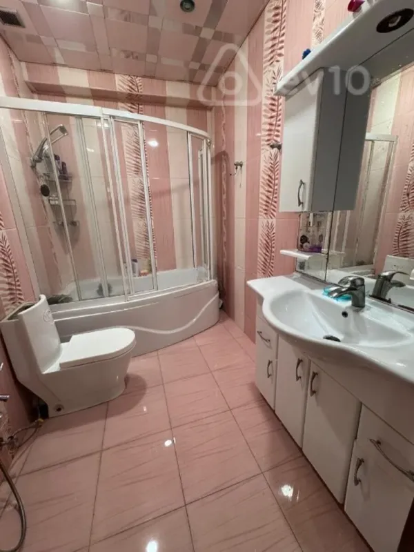 Kirayə verilir 3 otaqlı yeni tikili 140 m²