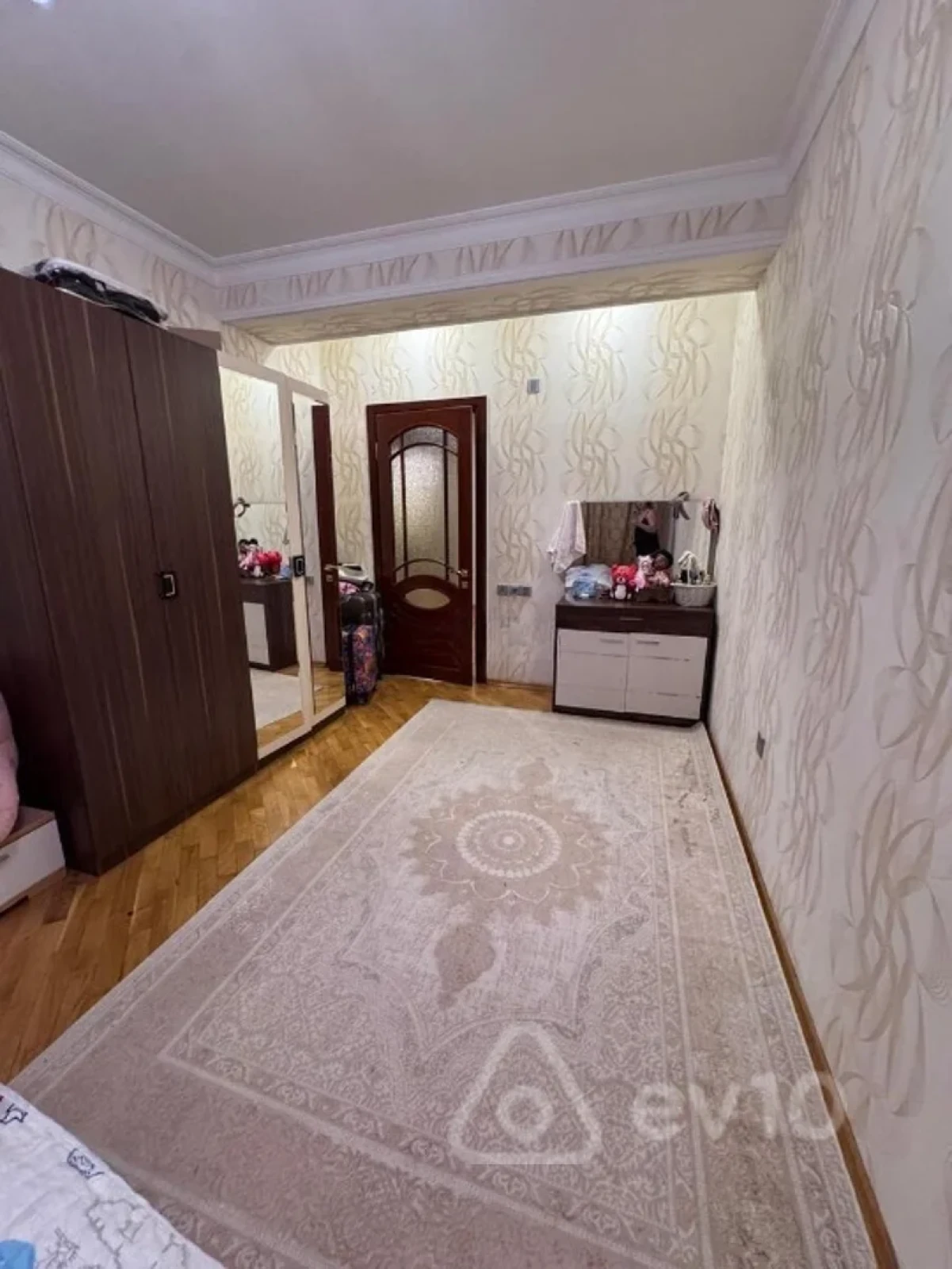 Kirayə verilir 3 otaqlı yeni tikili 140 m²