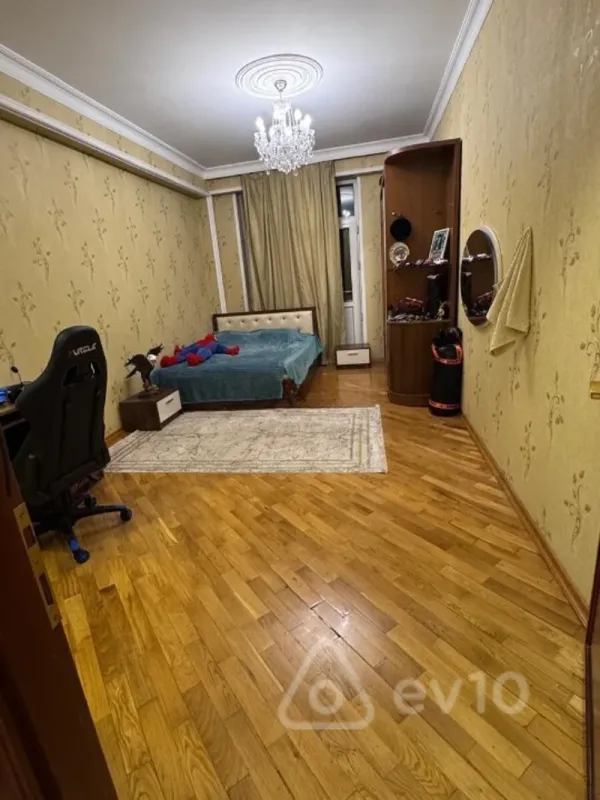Kirayə verilir 3 otaqlı yeni tikili 140 m²