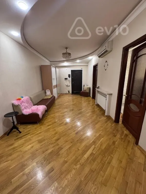 Kirayə verilir 3 otaqlı yeni tikili 140 m²