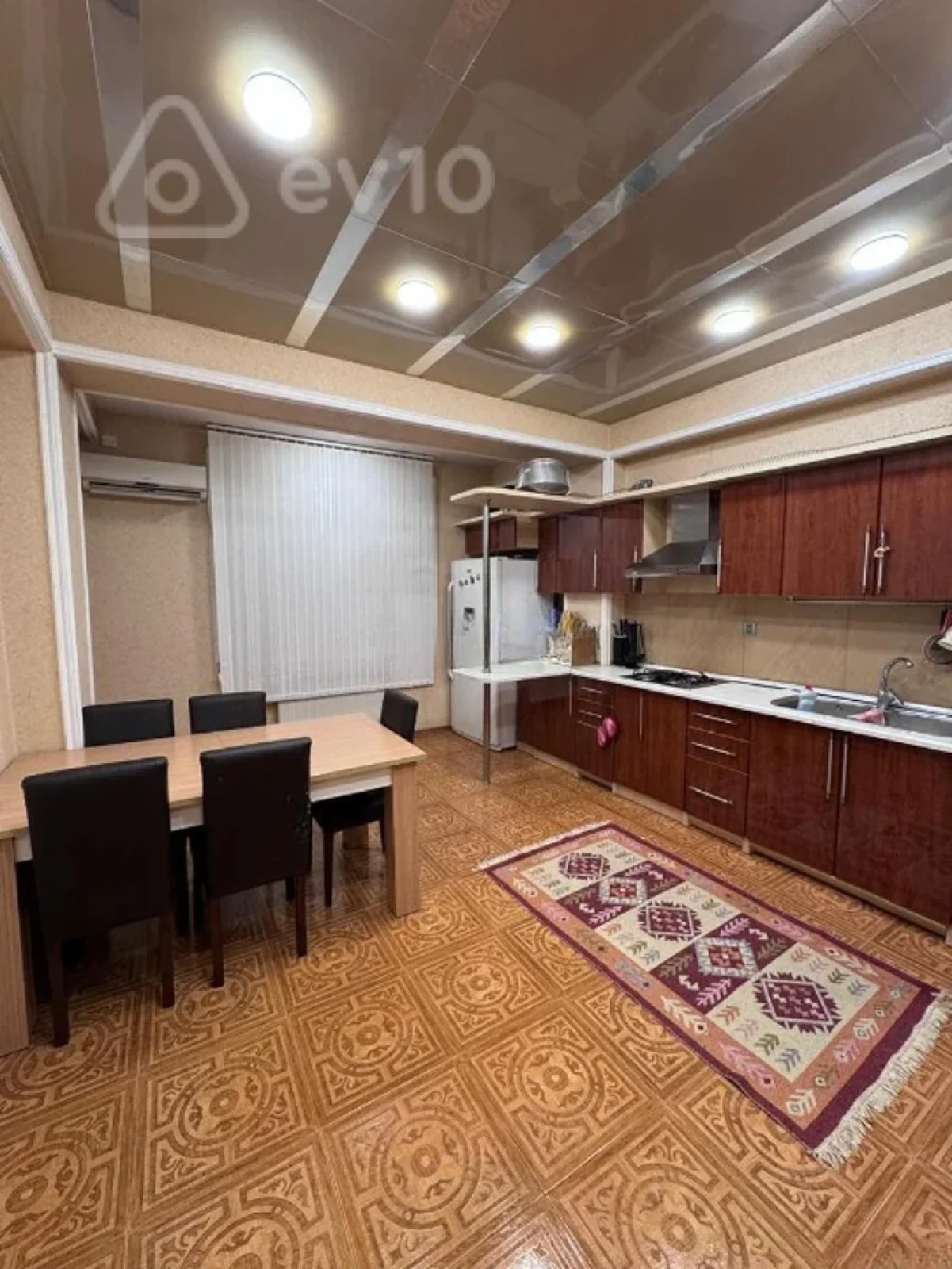 Kirayə verilir 3 otaqlı yeni tikili 140 m²