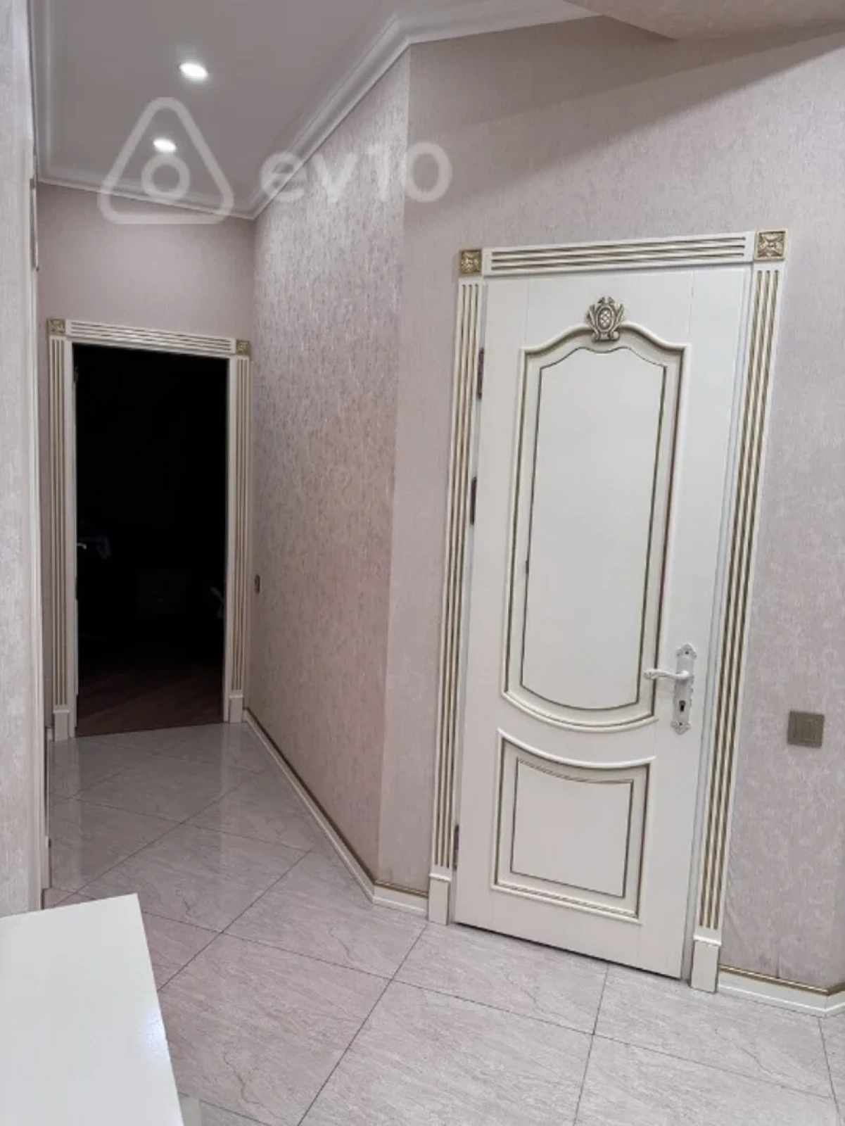 Kirayə verilir 2 otaqlı yeni tikili 70 m²