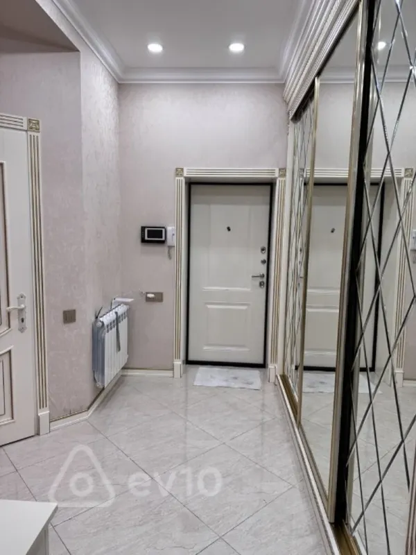 Kirayə verilir 2 otaqlı yeni tikili 70 m²
