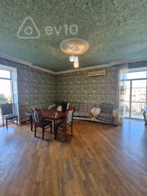 Satılır 3 otaqlı köhnə tikili 74 m²