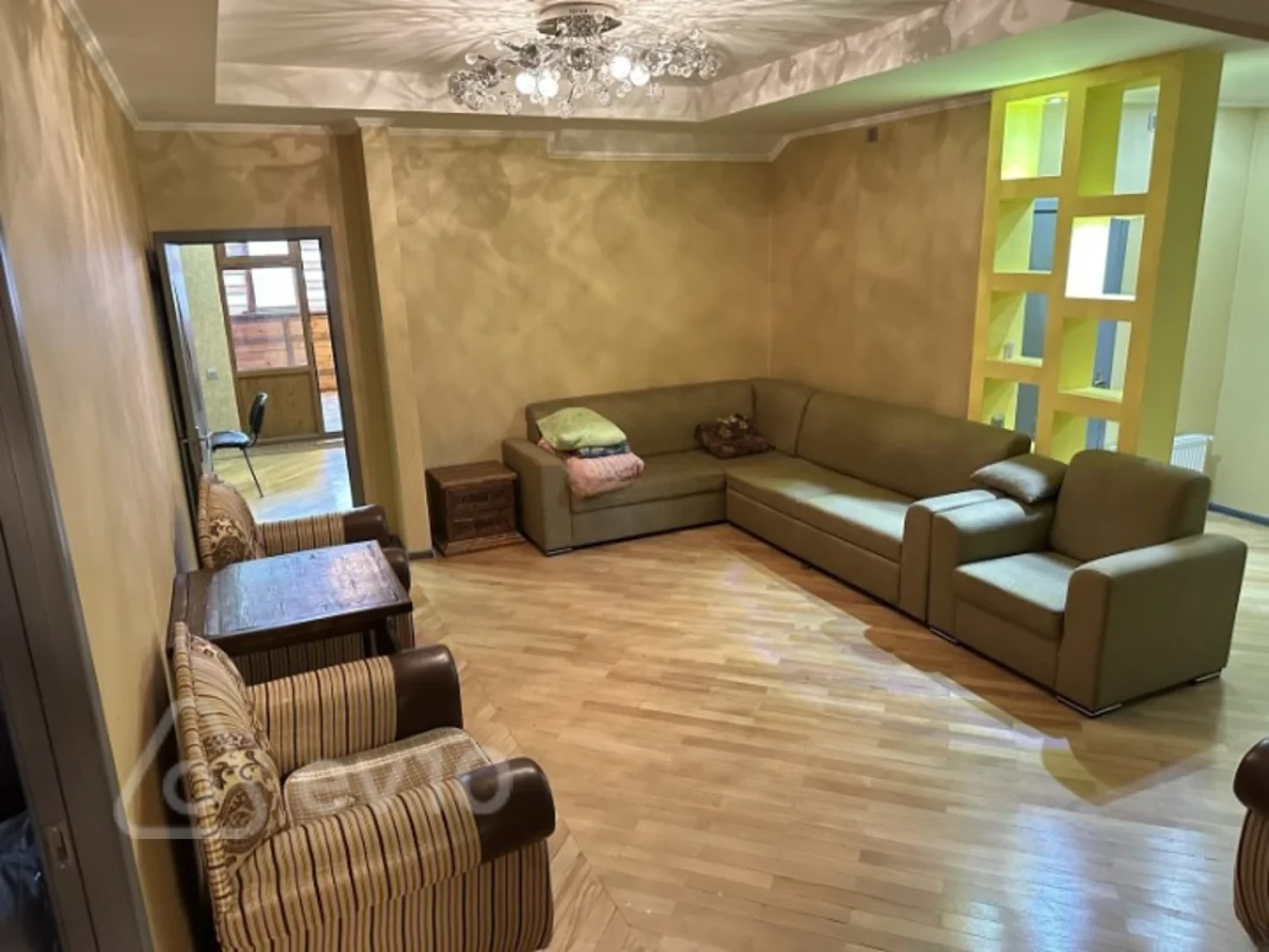 Kirayə verilir 4 otaqlı yeni tikili 230 m²