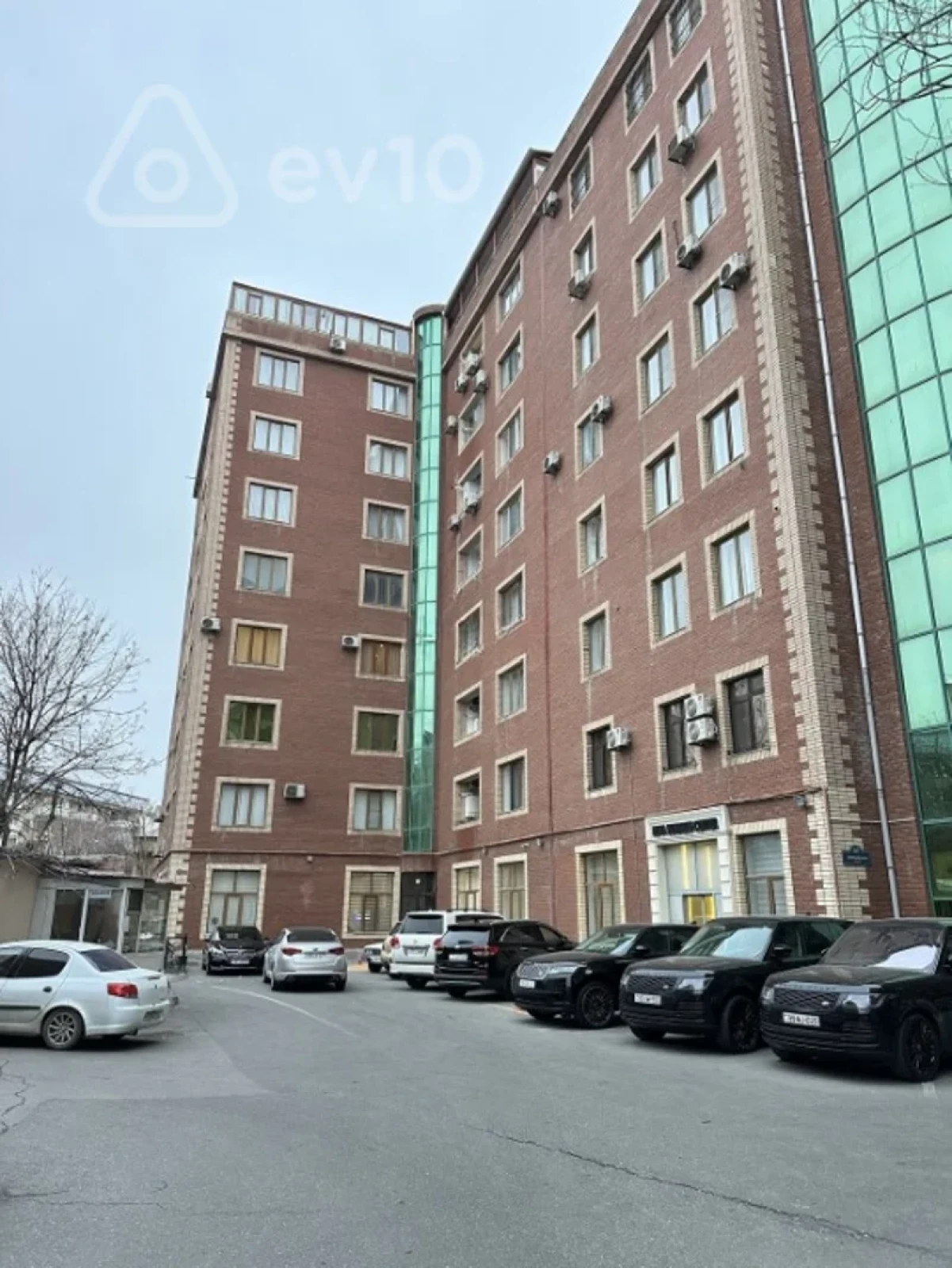 Kirayə verilir 4 otaqlı yeni tikili 230 m²