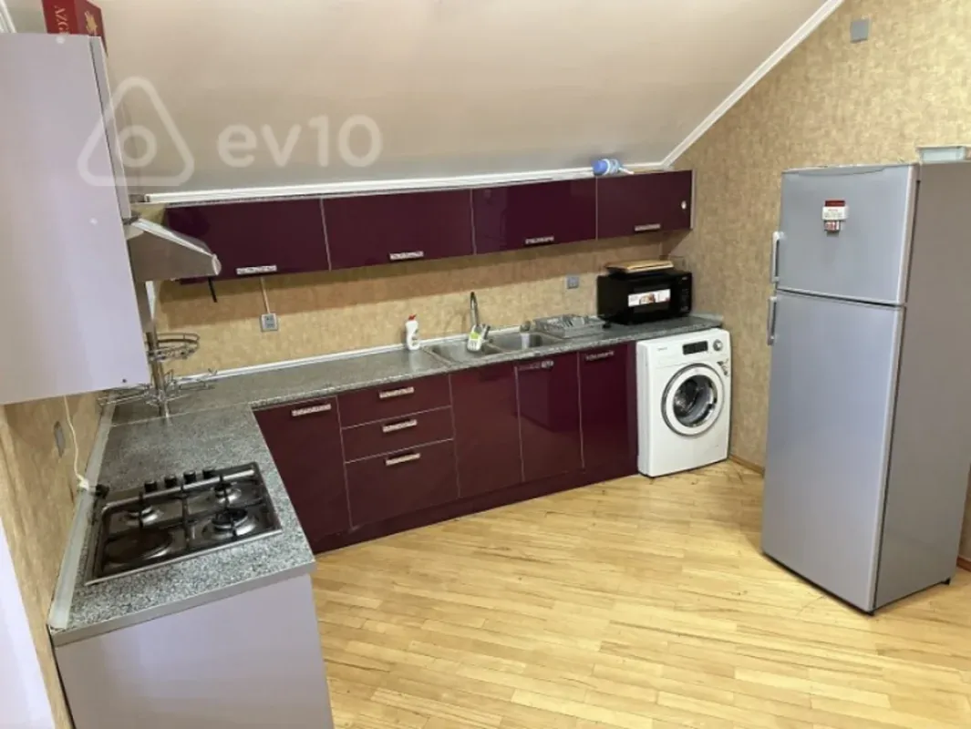 Kirayə verilir 4 otaqlı yeni tikili 230 m²