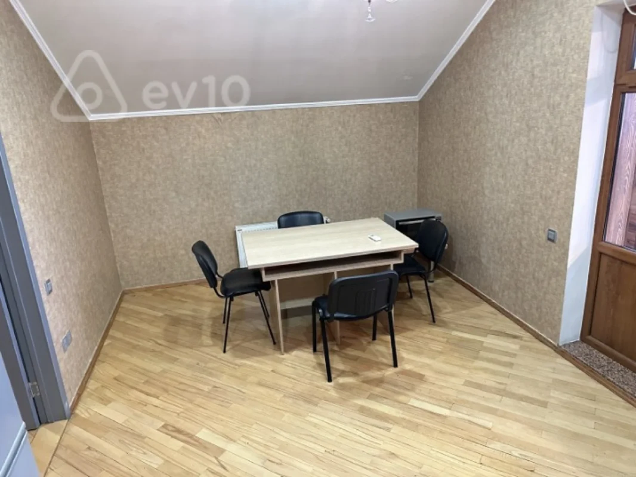 Kirayə verilir 4 otaqlı yeni tikili 230 m²