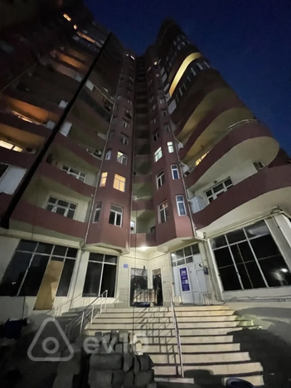 Kirayə verilir 4 otaqlı yeni tikili 140 m²