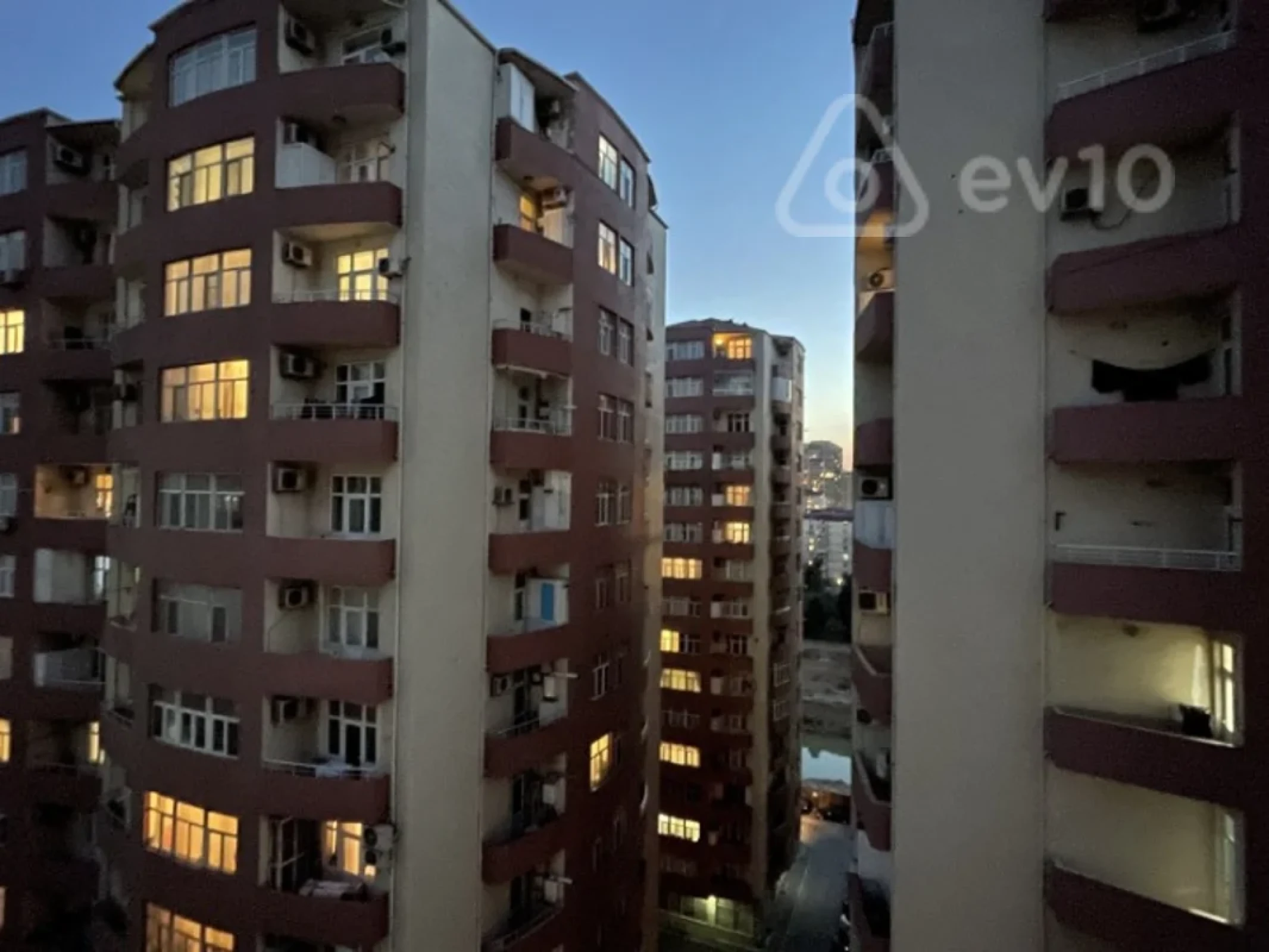 Kirayə verilir 4 otaqlı yeni tikili 140 m²