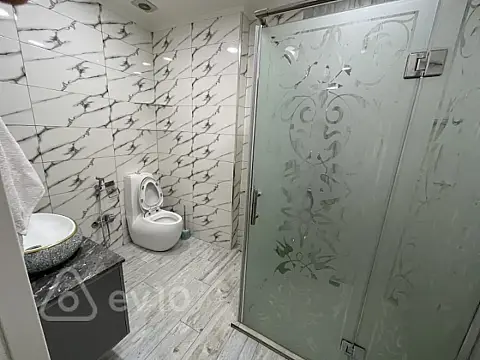 Kirayə verilir 4 otaqlı yeni tikili 140 m²