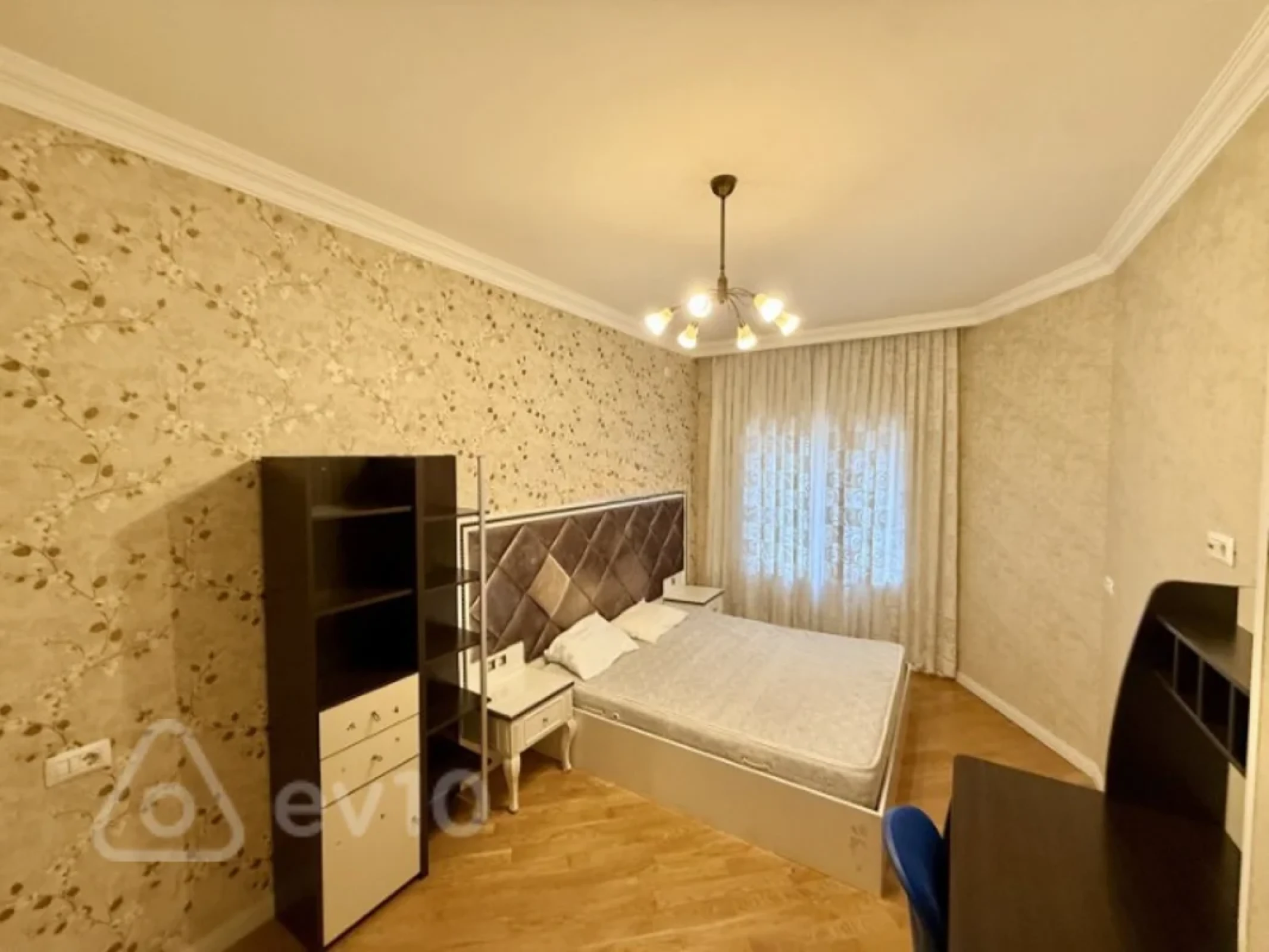 Kirayə verilir 4 otaqlı yeni tikili 180 m²
