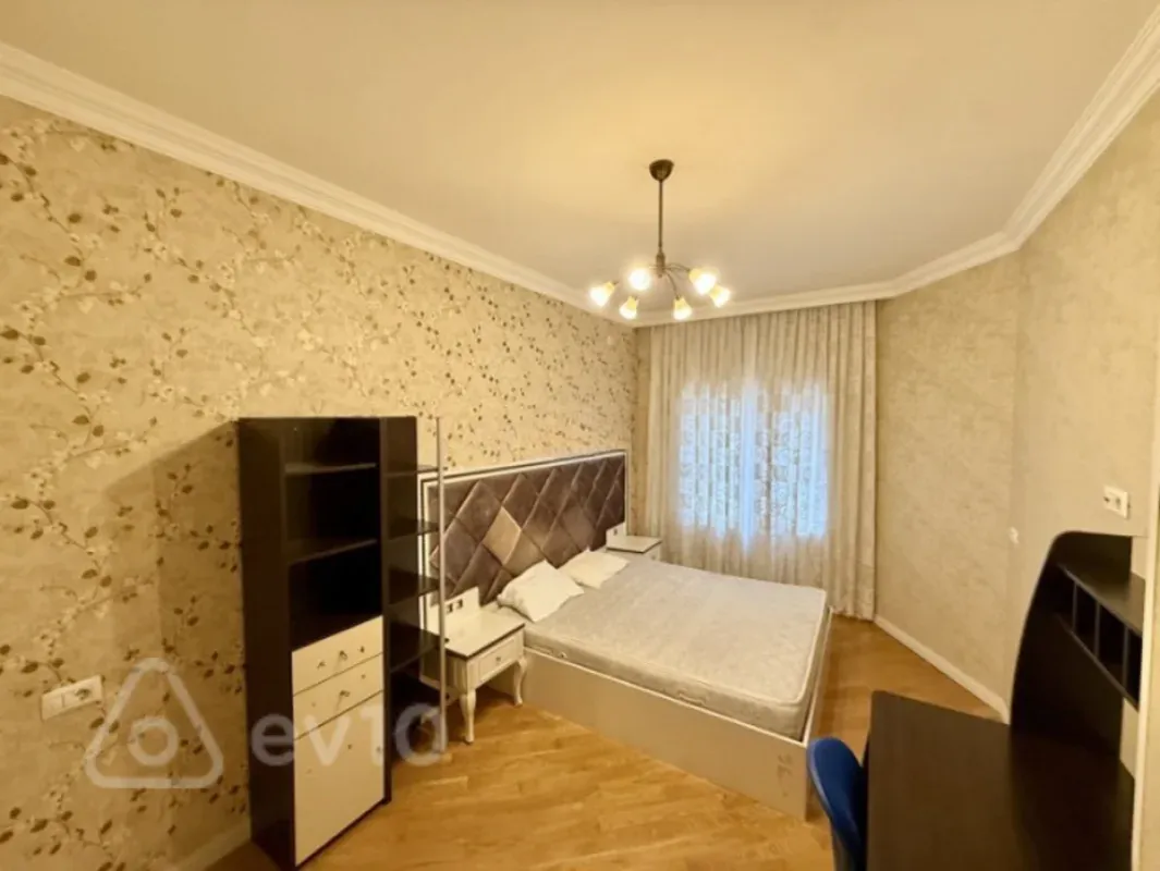 Kirayə verilir 4 otaqlı yeni tikili 180 m²