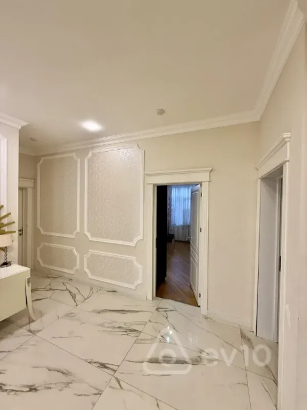 Kirayə verilir 4 otaqlı yeni tikili 180 m²