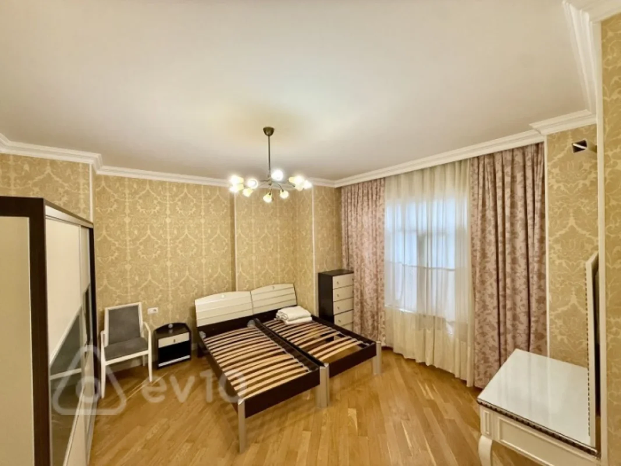Kirayə verilir 4 otaqlı yeni tikili 180 m²