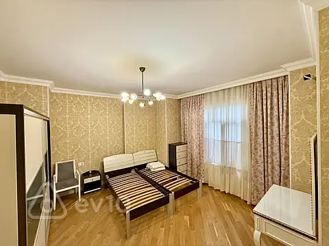 Kirayə verilir 4 otaqlı yeni tikili 180 m²