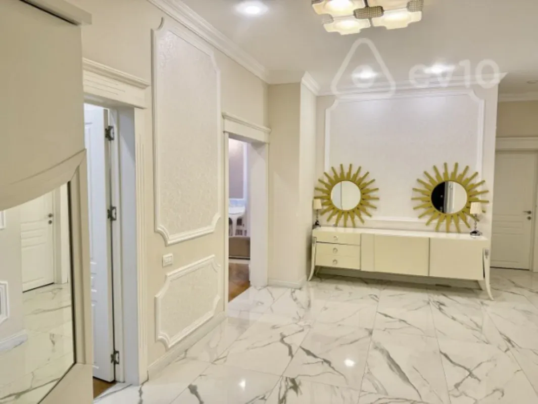 Kirayə verilir 4 otaqlı yeni tikili 180 m²