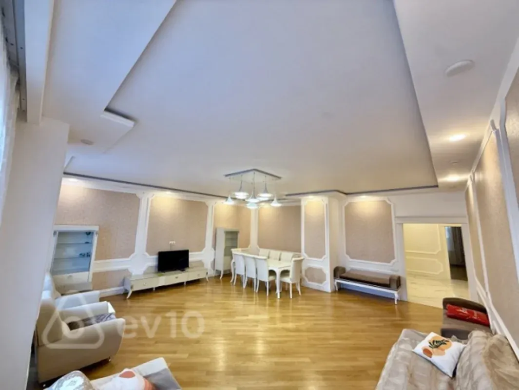 Kirayə verilir 4 otaqlı yeni tikili 180 m²