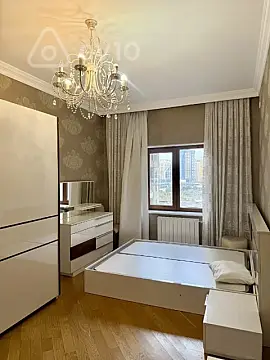 Kirayə verilir 4 otaqlı yeni tikili 180 m²