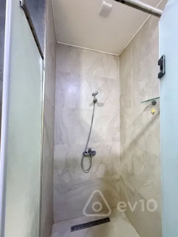 Kirayə verilir 4 otaqlı yeni tikili 180 m²