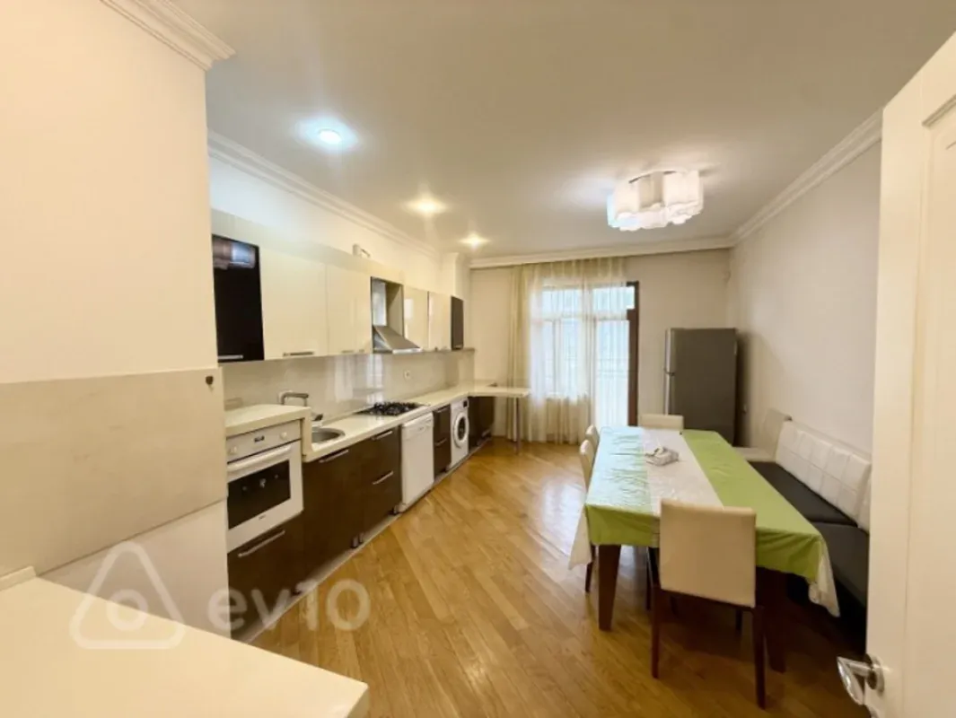 Kirayə verilir 4 otaqlı yeni tikili 180 m²