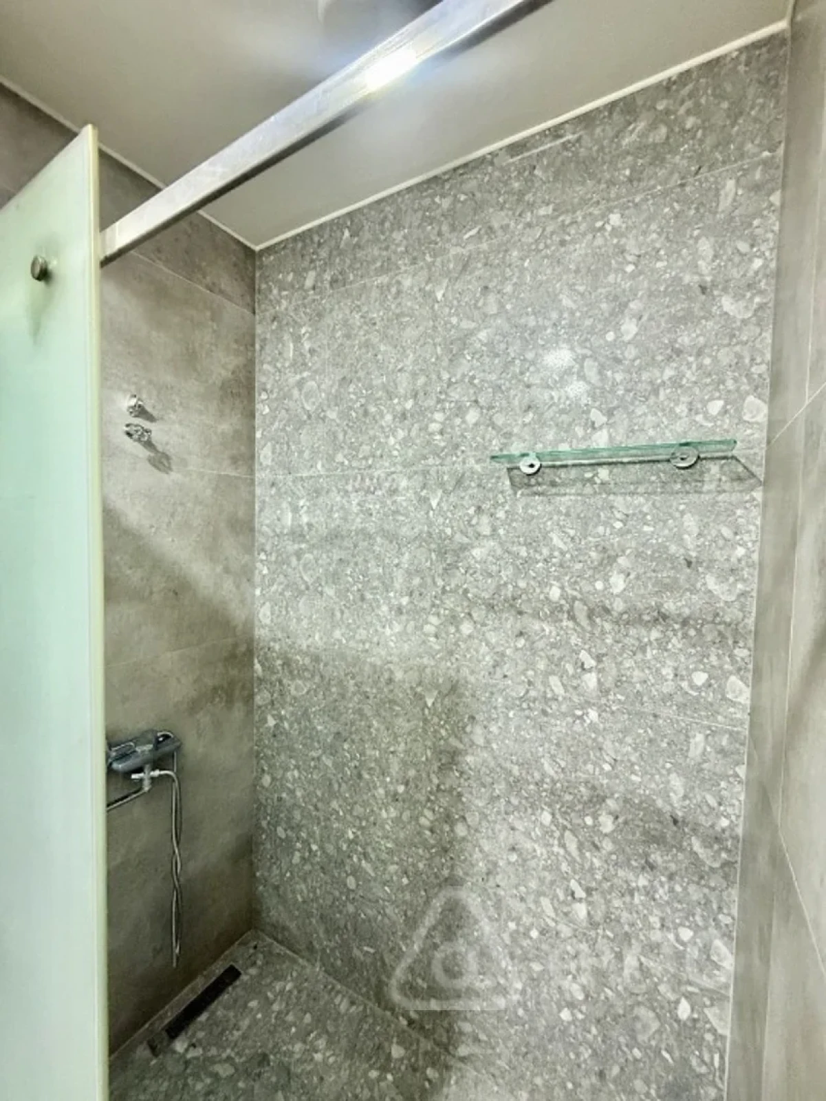 Kirayə verilir 4 otaqlı yeni tikili 180 m²