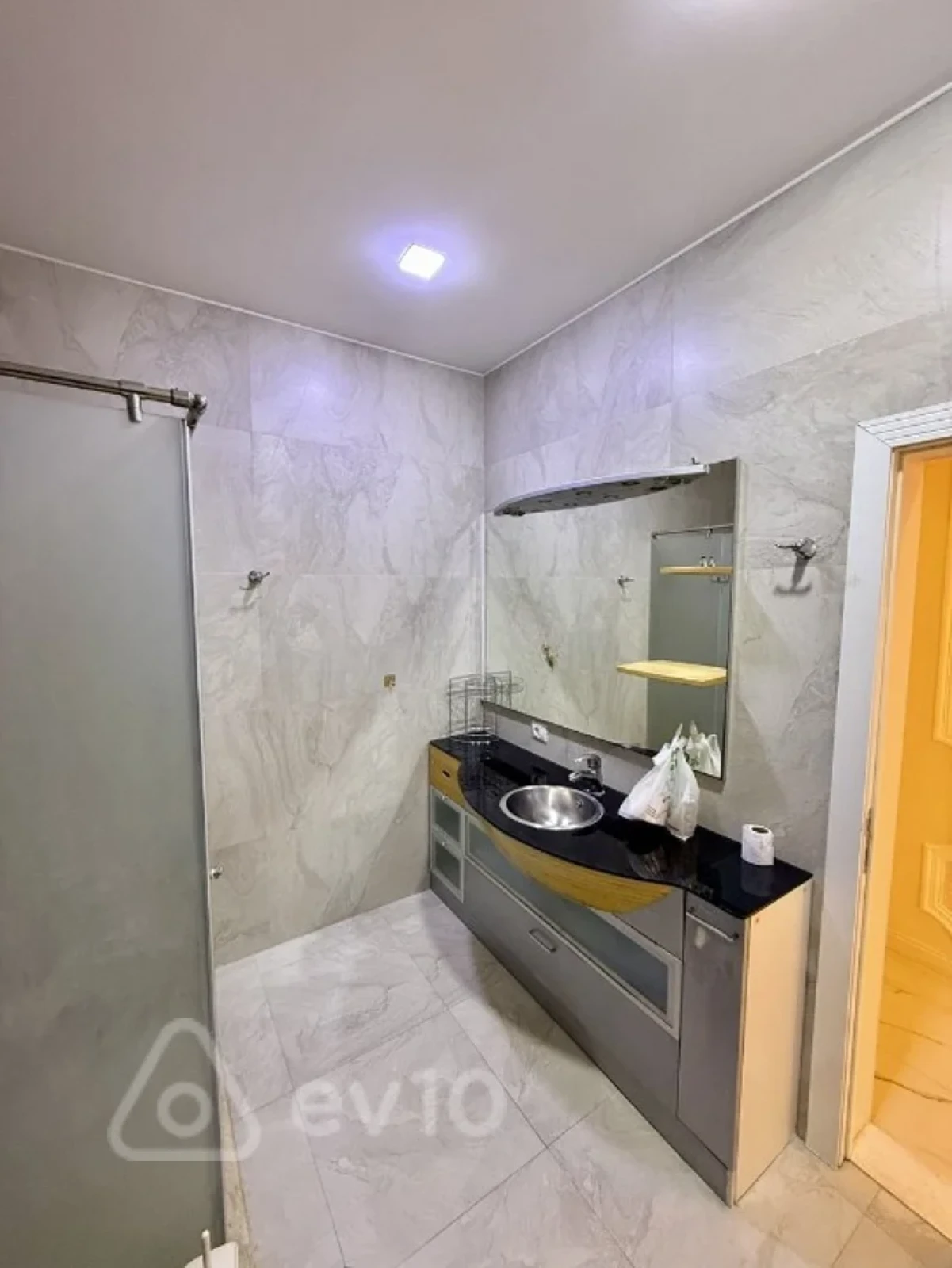 Kirayə verilir 4 otaqlı yeni tikili 180 m²