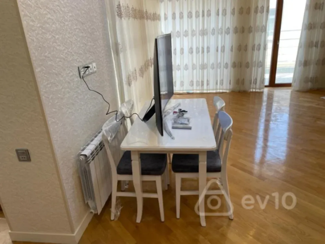 Kirayə verilir 2 otaqlı yeni tikili 96 m²