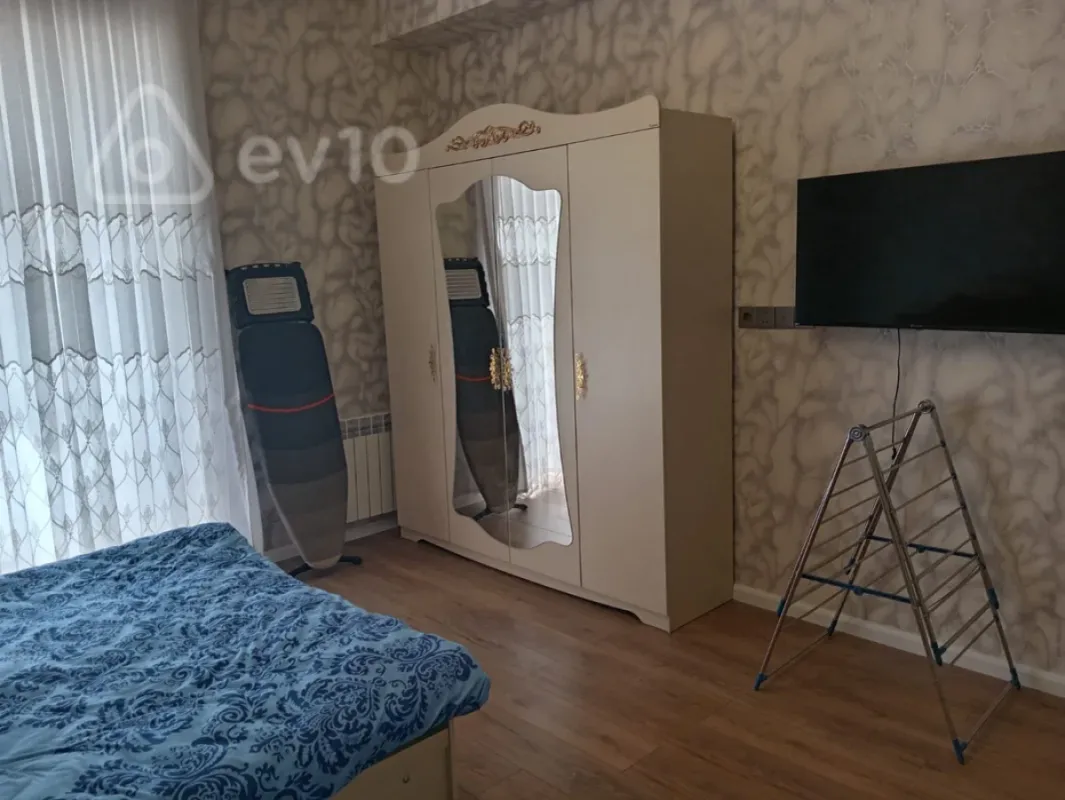 Kirayə verilir 3 otaqlı yeni tikili 135 m²