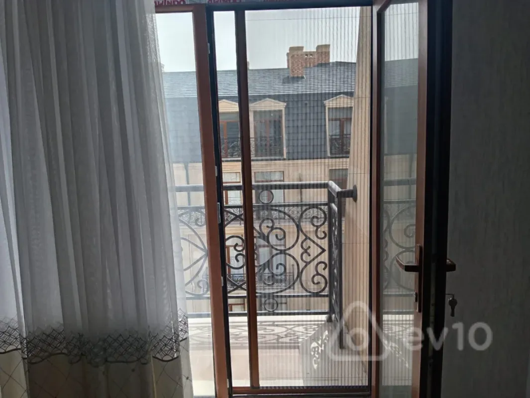 Kirayə verilir 3 otaqlı yeni tikili 135 m²