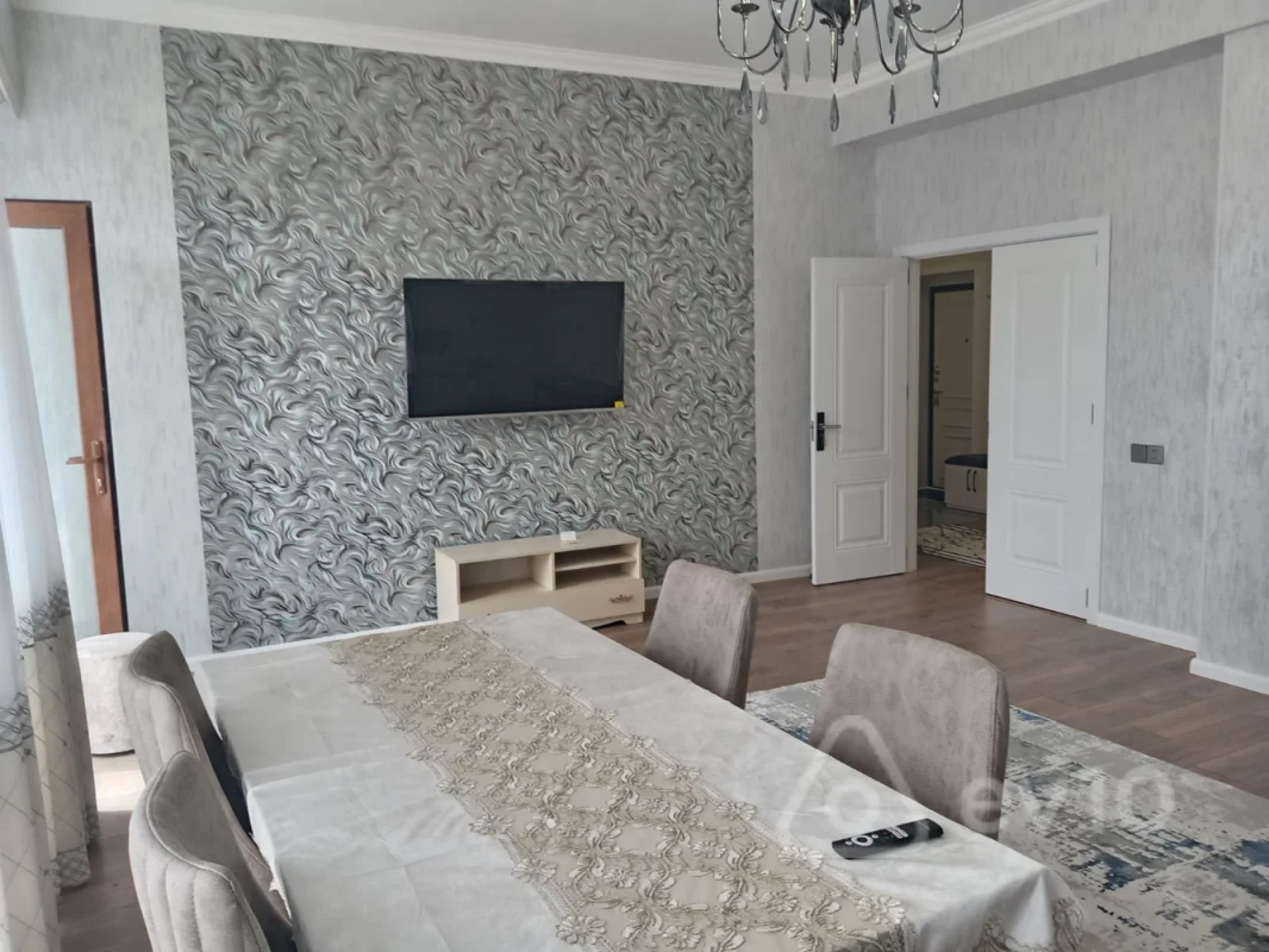 Kirayə verilir 3 otaqlı yeni tikili 135 m²