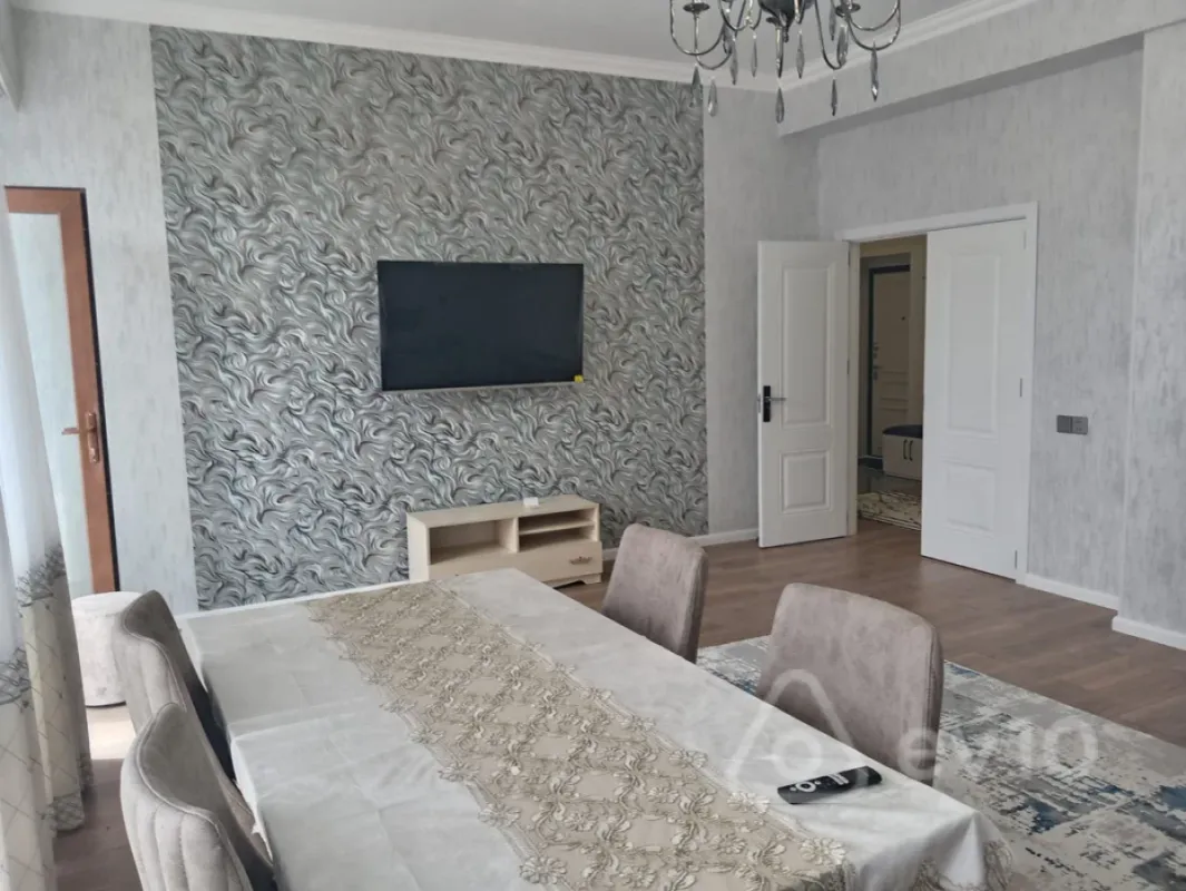 Kirayə verilir 3 otaqlı yeni tikili 135 m²