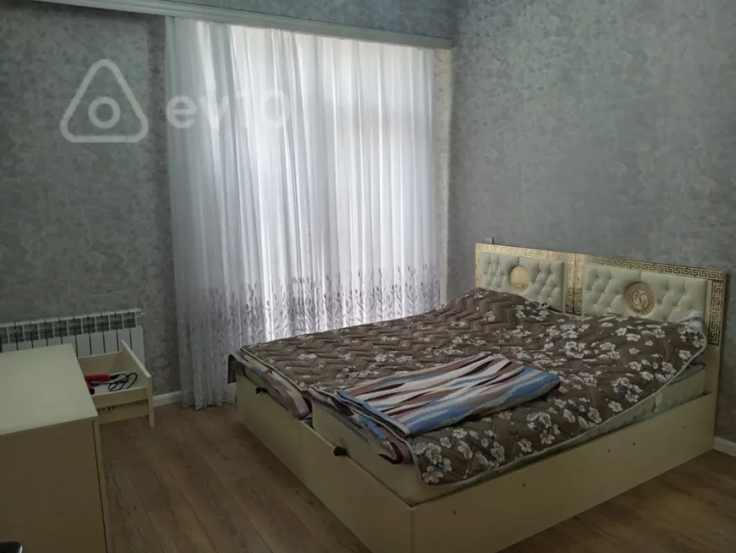 Kirayə verilir 3 otaqlı yeni tikili 135 m²