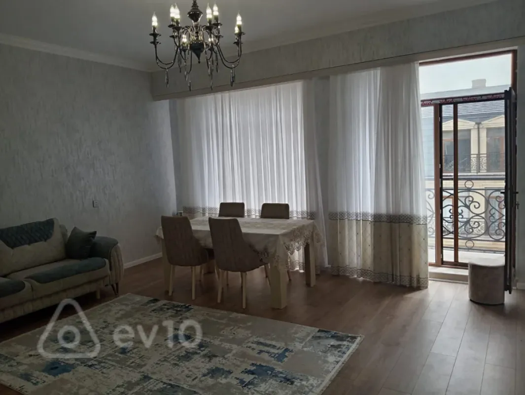 Kirayə verilir 3 otaqlı yeni tikili 135 m²