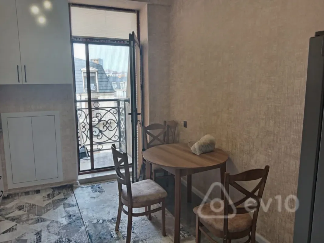 Kirayə verilir 3 otaqlı yeni tikili 135 m²