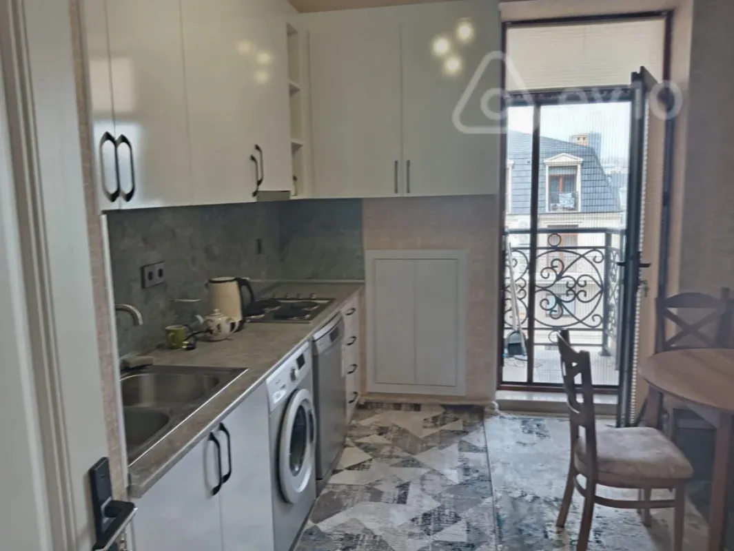 Kirayə verilir 3 otaqlı yeni tikili 135 m²