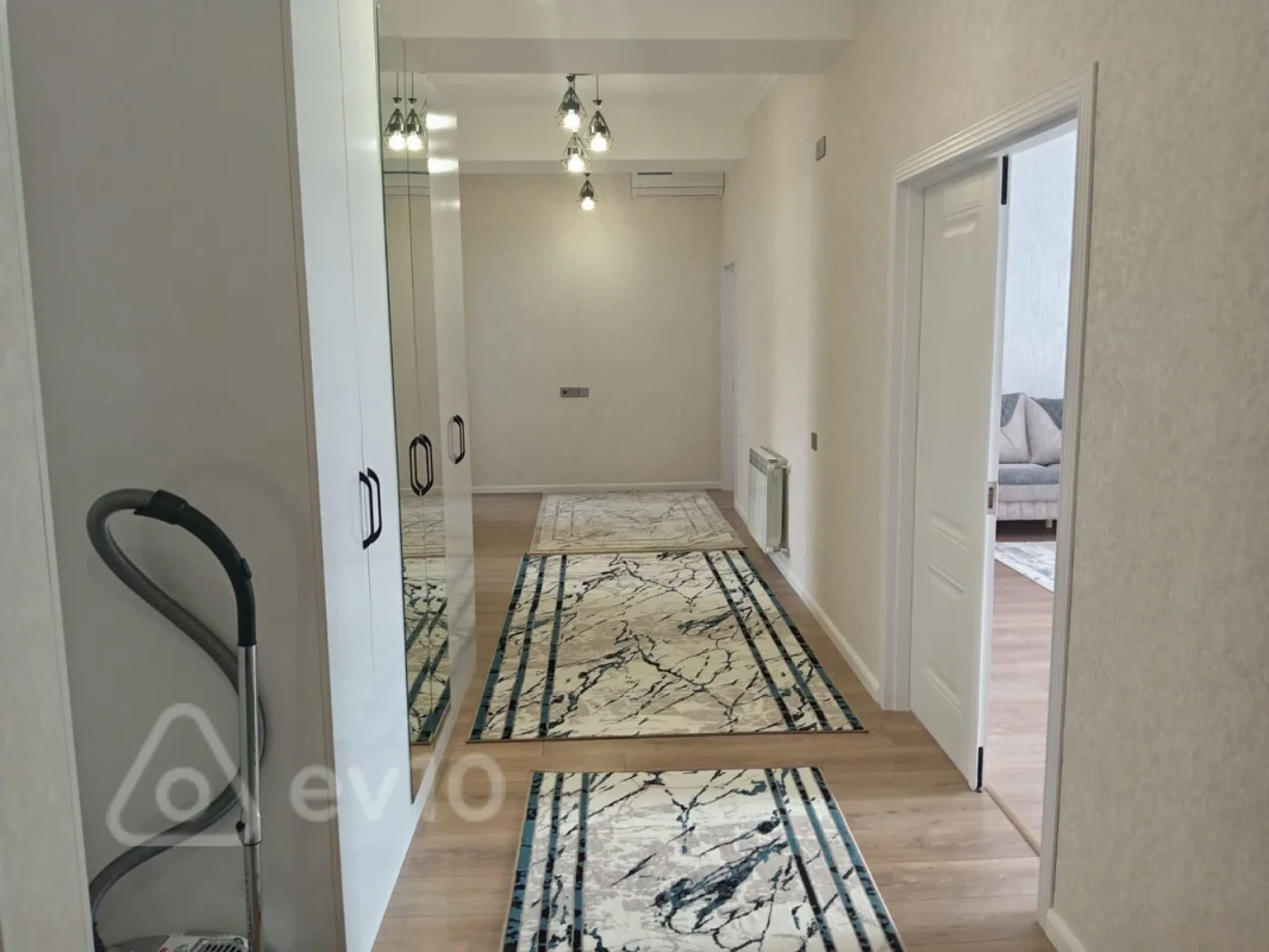 Kirayə verilir 3 otaqlı yeni tikili 135 m²